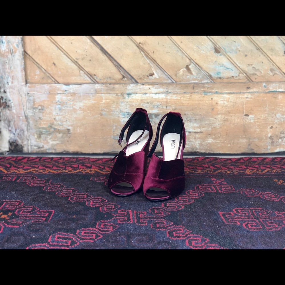 Suede block heel shoes